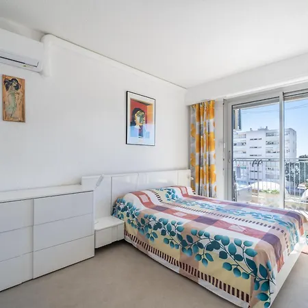 Golfe-juan Proche Plage, Centre Et Gare Apartment *